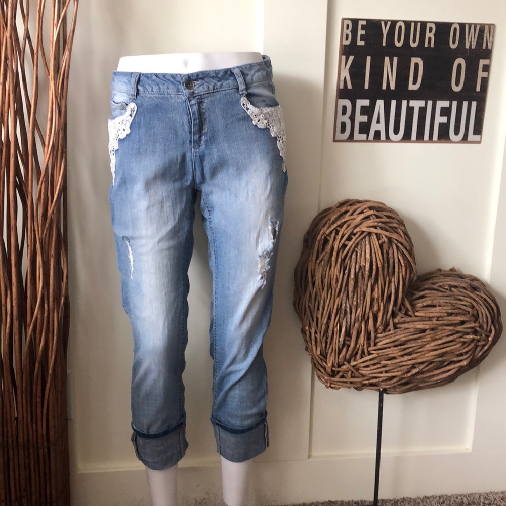 Ruff Hewn Distressed capri w/battenburg lace